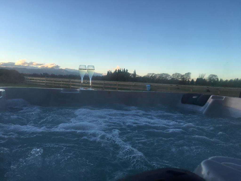 Bentleys Country Stay Hawarden Bagian luar foto