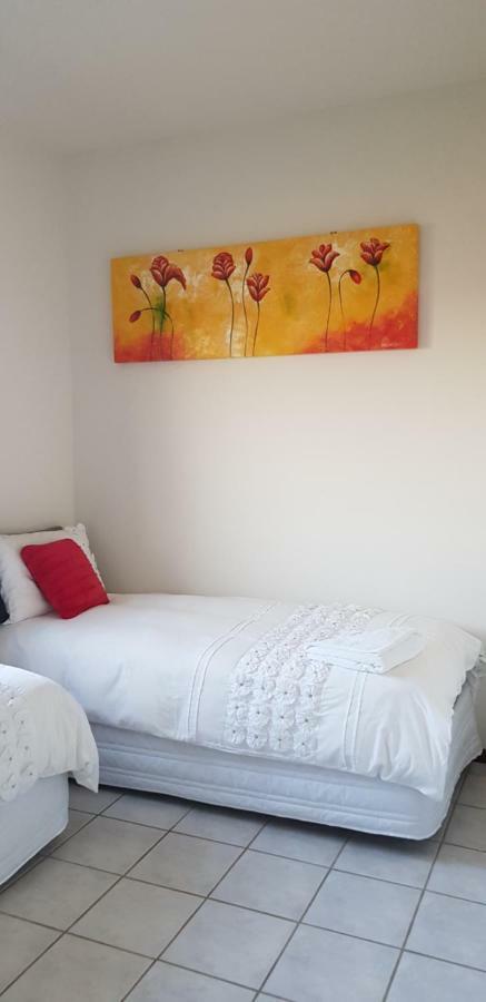 Bentleys Country Stay Hawarden Bagian luar foto